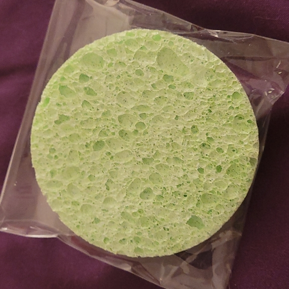 SET! 3 Face Masks & Remover Sponge - Picture 3 of 10